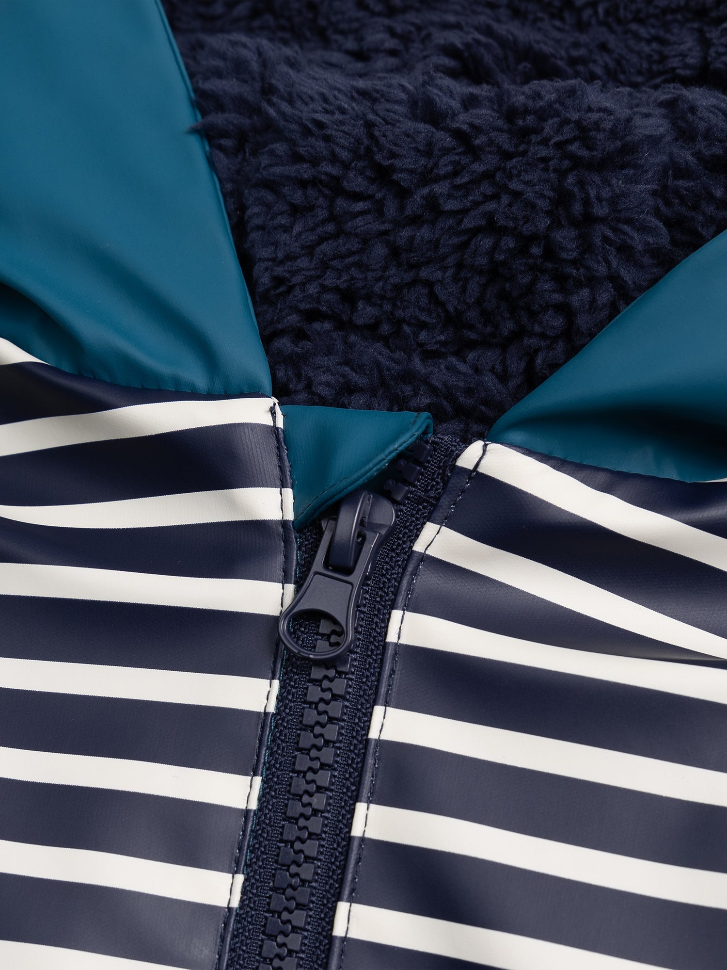 Gestreifter Regenschutz für Jungen Baby