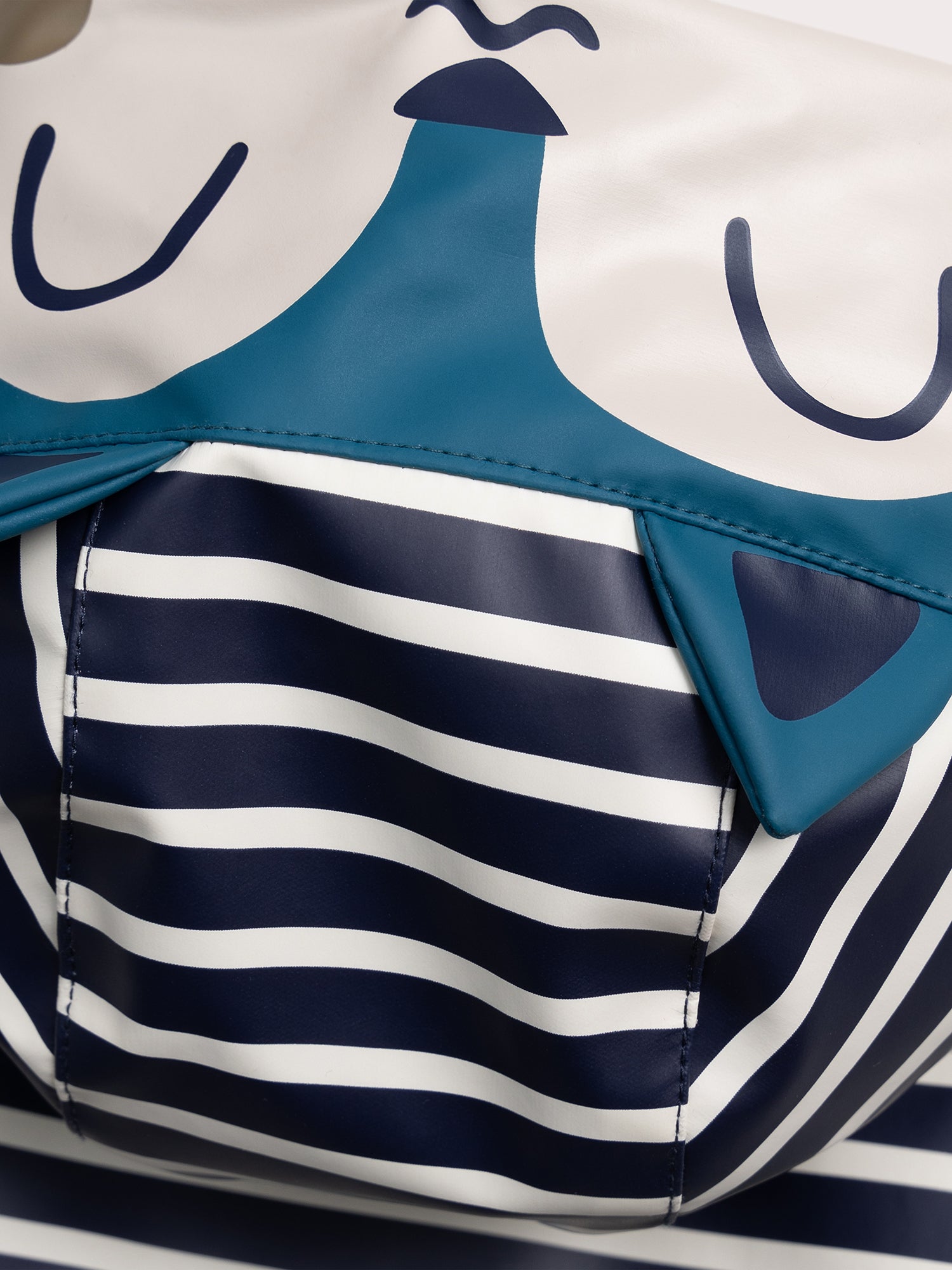 Gestreifter Regenschutz für Jungen Baby