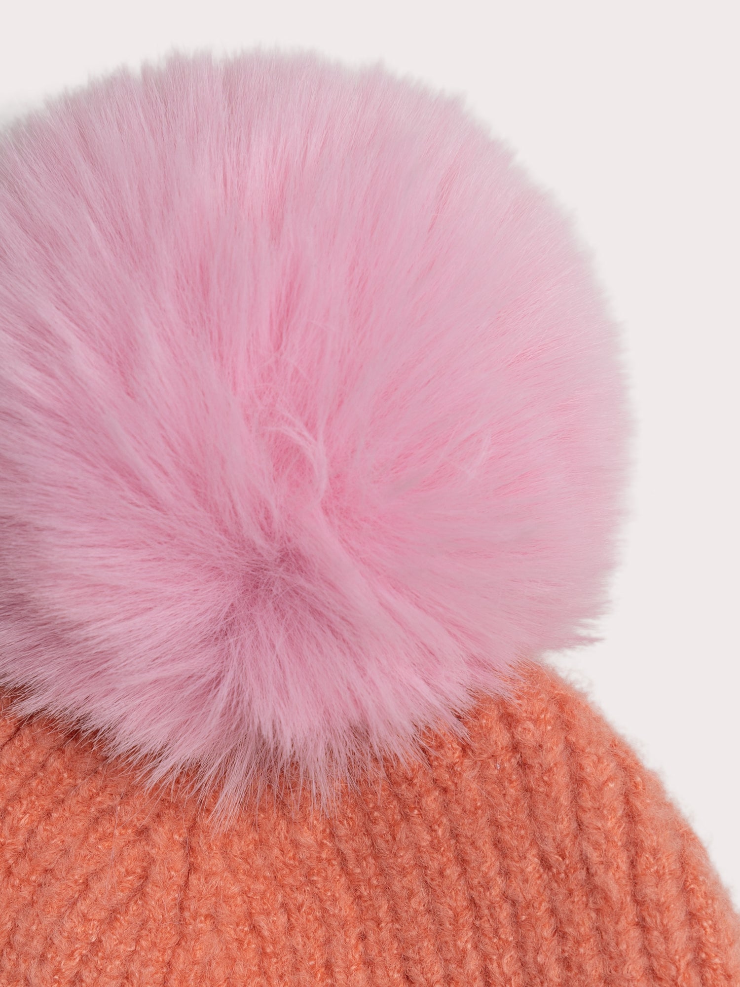 Bunt zweifarbiger Hut mit Pompon für Mädchen