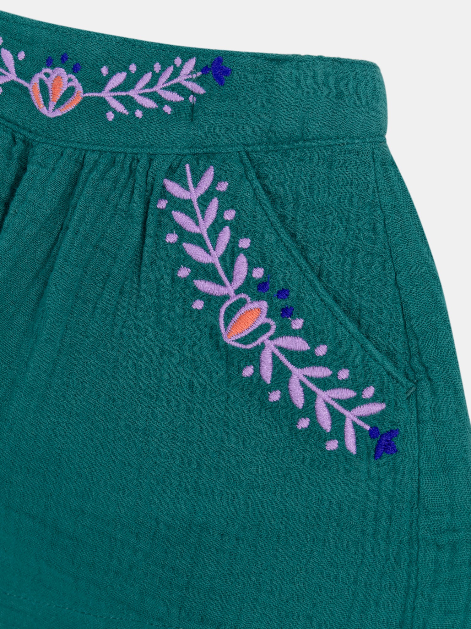 Grüne Shorts mit Blumenstickerei für Mädchen