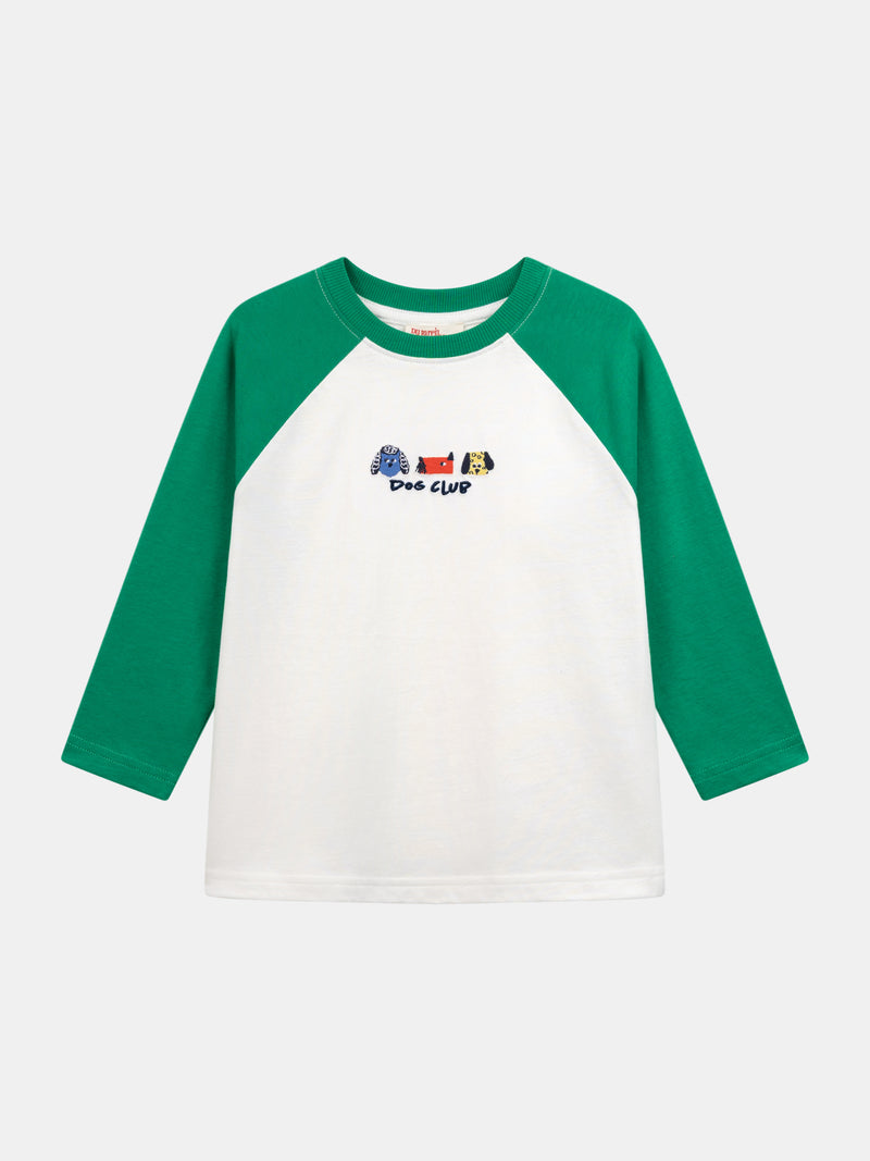 Cremefarbenes Langarmshirt mit grünen Ärmeln und gestickten Hundeköpfen für Jungen