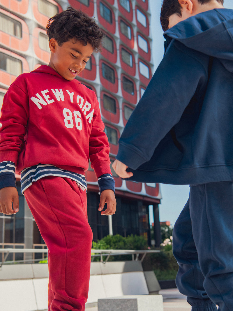 Rote Jogginghose für Jungen