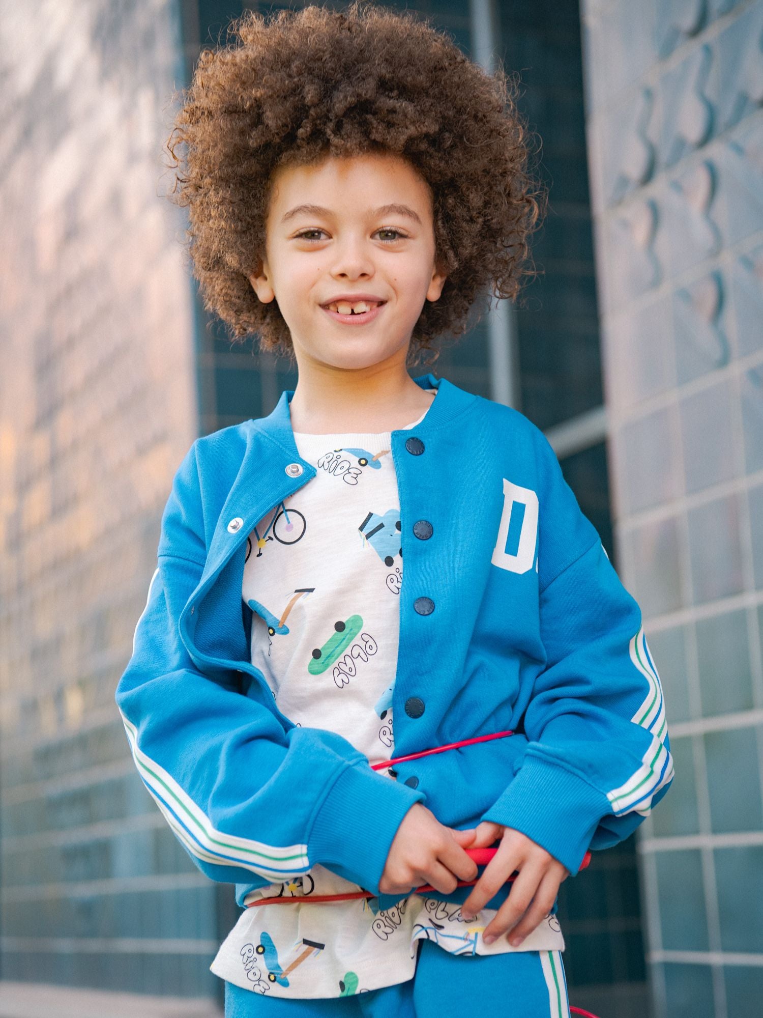 Blauer Teddy mit Fantasiebändern für Jungen