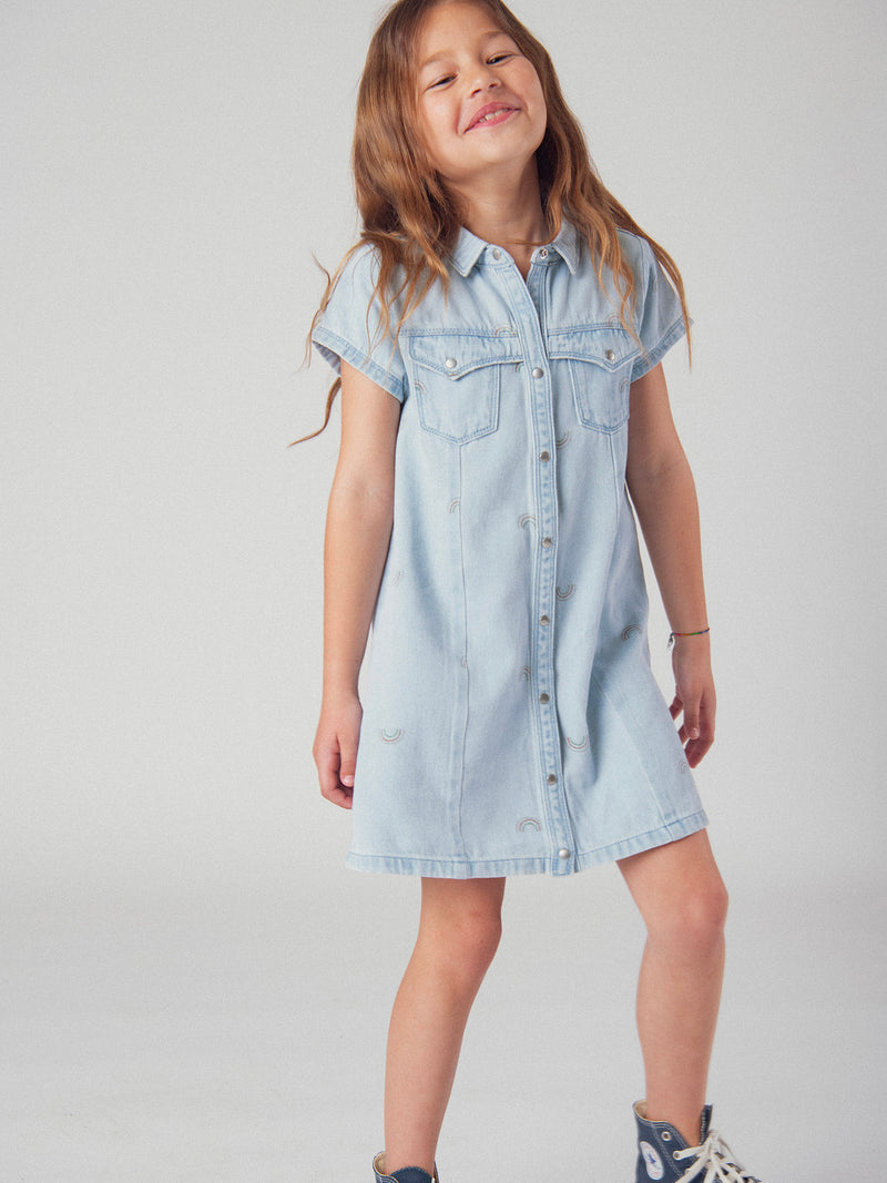 Hellblaues Denim-Kleid mit Regenbogenprint für Mädchen