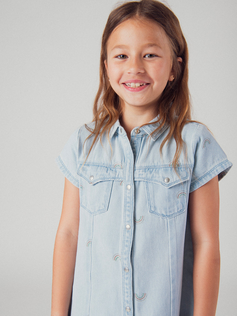 Hellblaues Denim-Kleid mit Regenbogenprint für Mädchen
