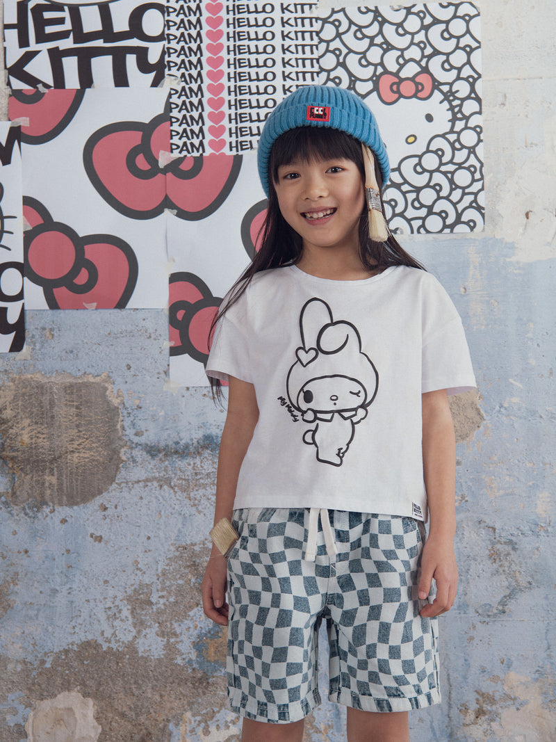 Weißes T-Shirt mit photochromischem Druck