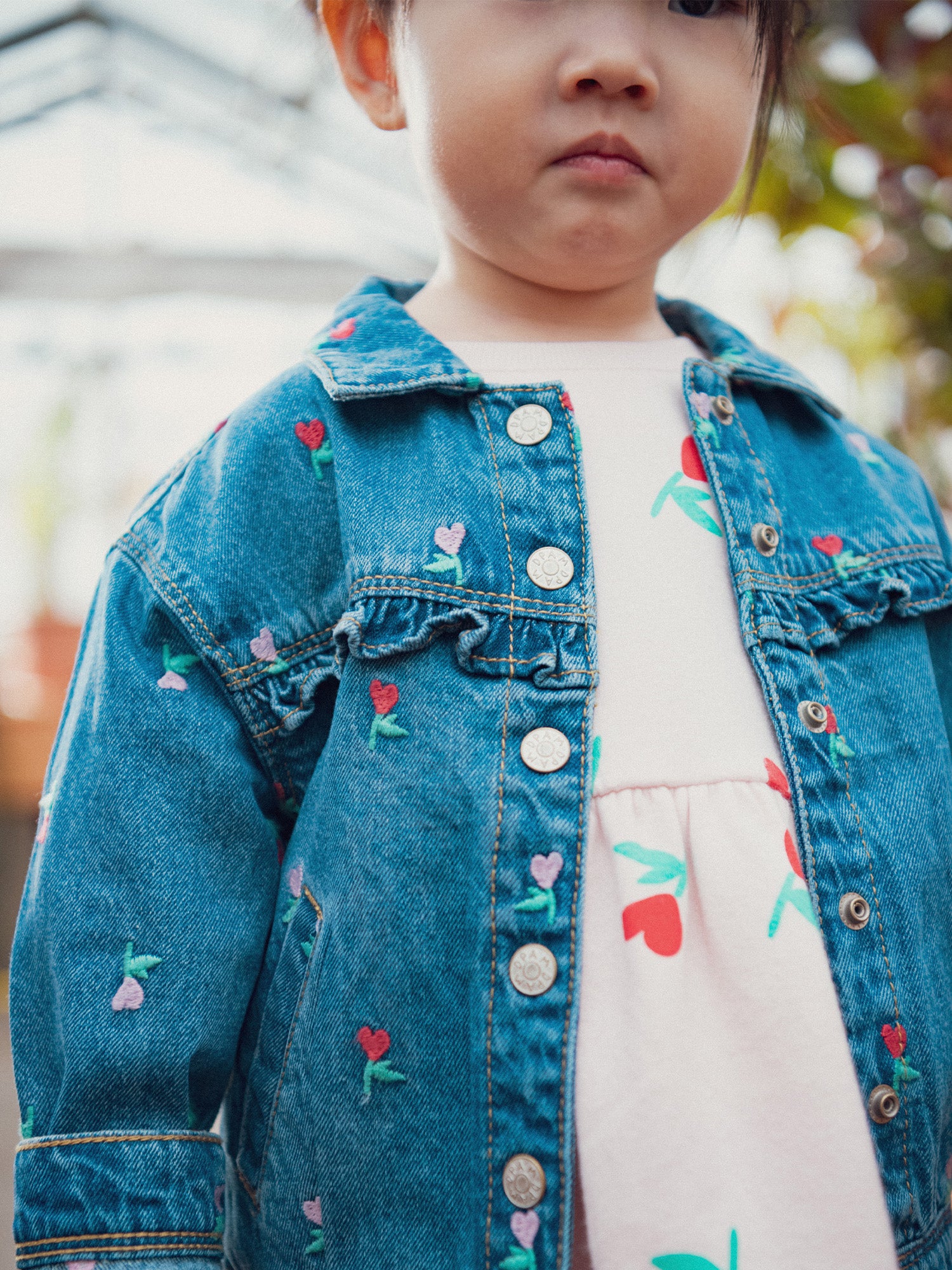 Veste en jean à volant avec broderies fleur-cœurs pour bébé fille