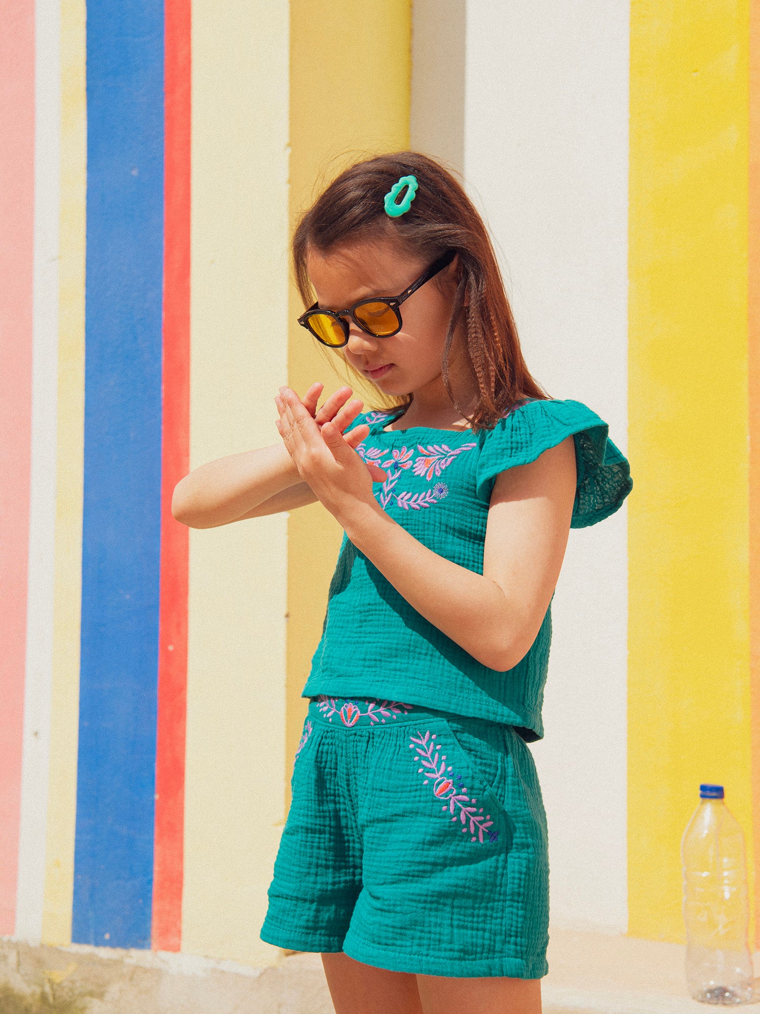 Grüne Bluse mit floralen Stickereien für Mädchen