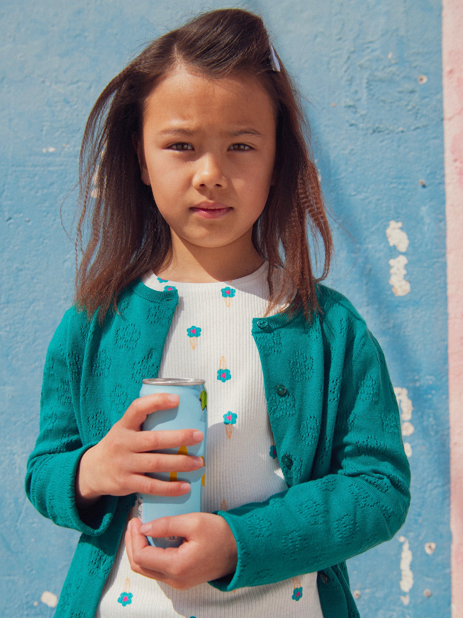 Grüner Strickcardigan mit Blumenmuster für Mädchen