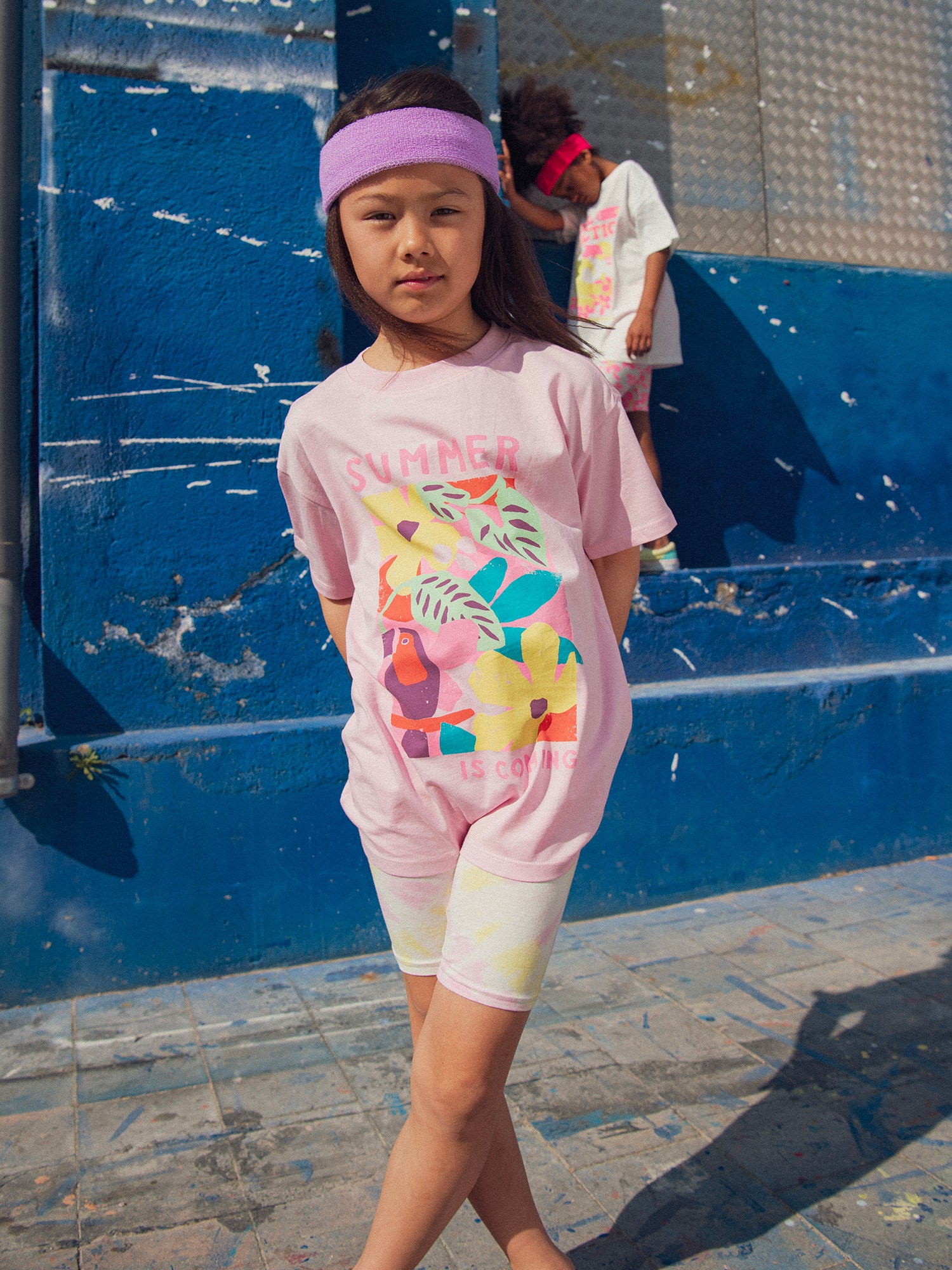 Oversized rosa T-Shirt mit Blumenmotiven für Mädchen