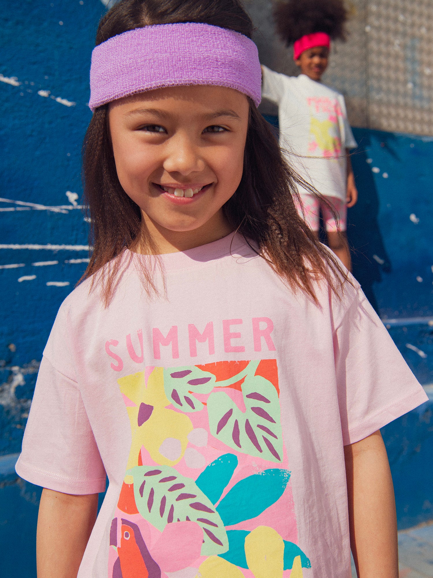 Oversized rosa T-Shirt mit Blumenmotiven für Mädchen