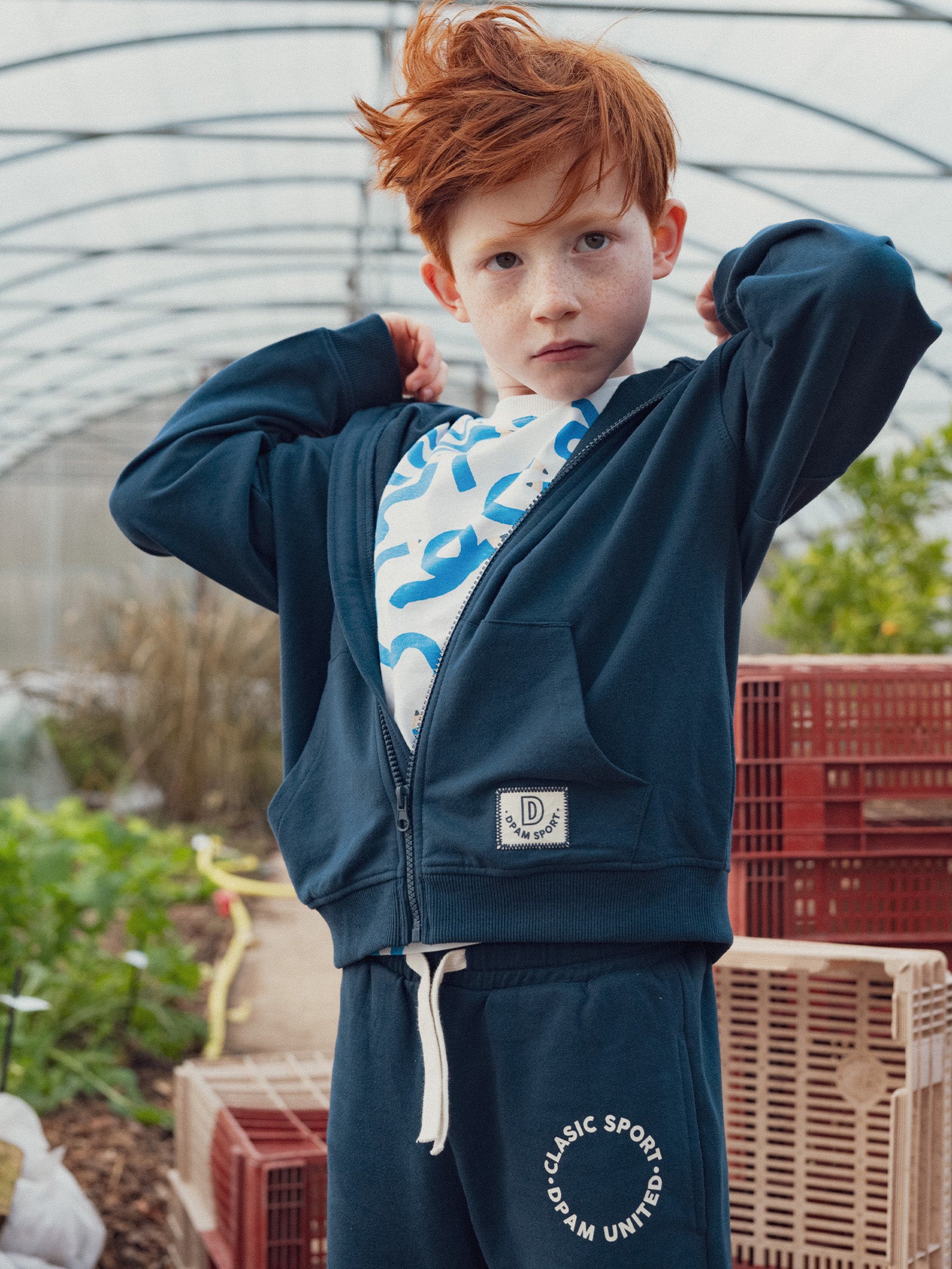 Haut de jogging bleu foncé à capuche pour garçon