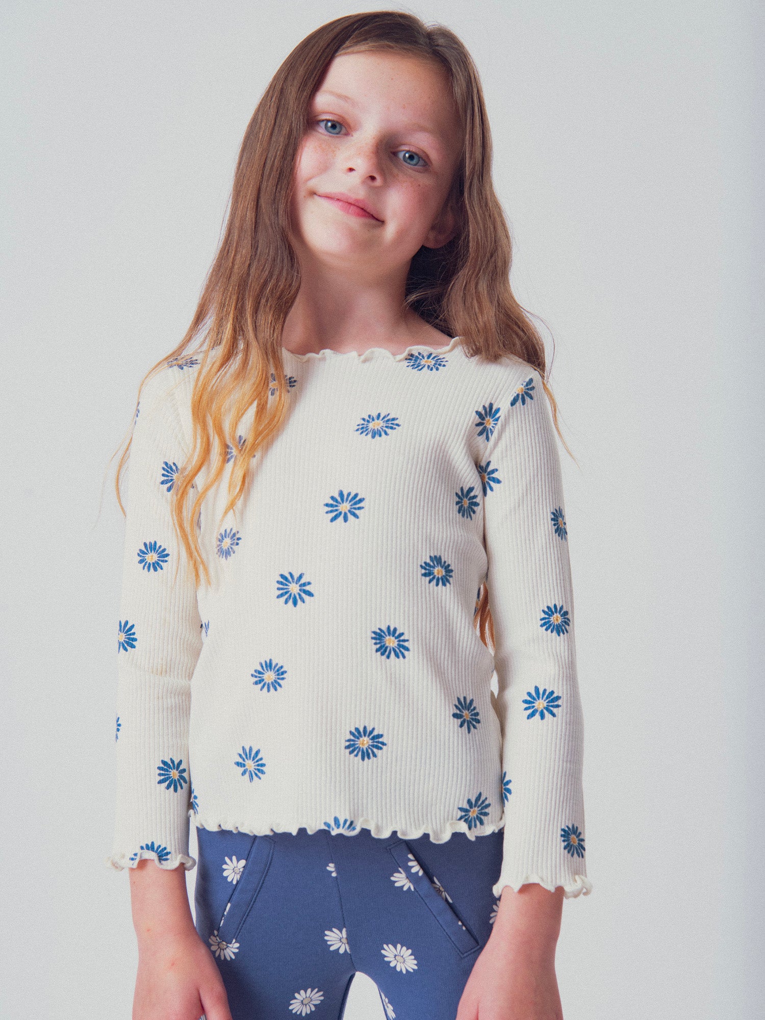 Langärmliges Ripp-T-Shirt ecru mit Blumenprint für Mädchen