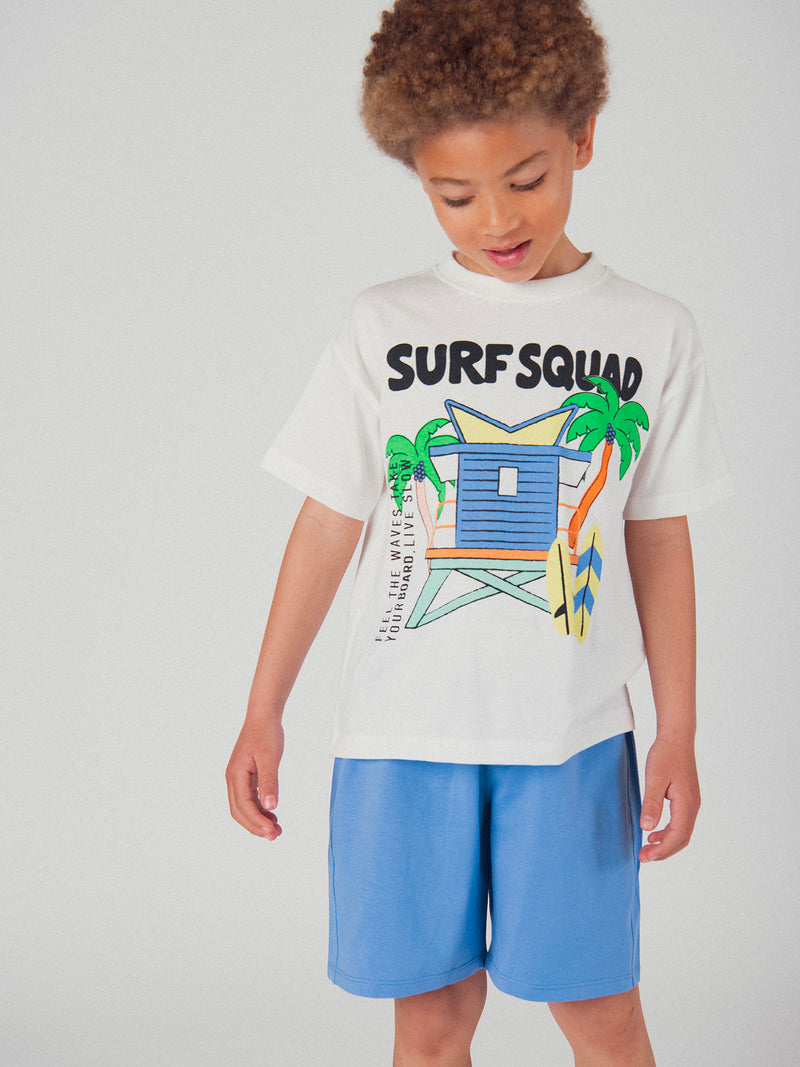 Ecru T-Shirt und blauer Short mit Animation für Jungen