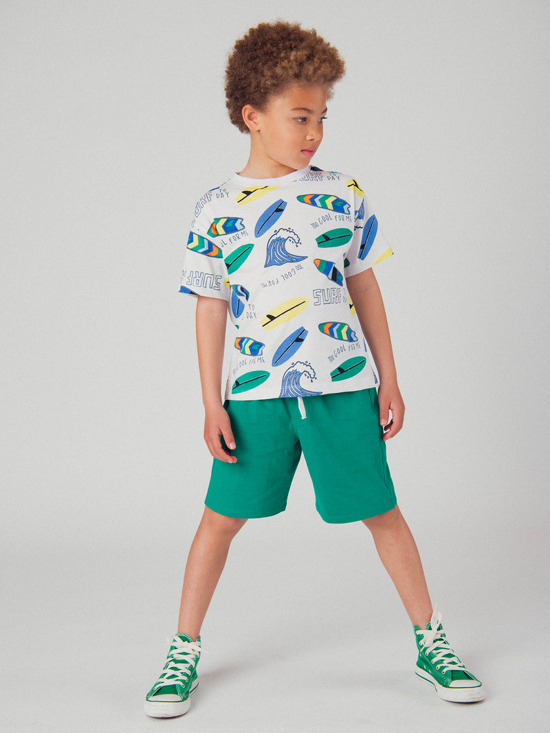 Weißes T-Shirt und grünes Shorts Set mit Druck für Jungen