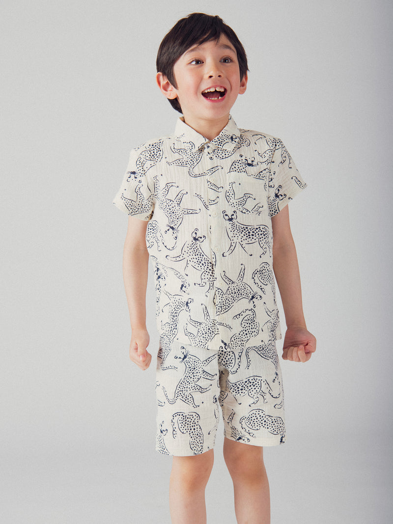 Kurzer Hemd-Pyjama mit "Blaue Leoparden" Druck für Jungen