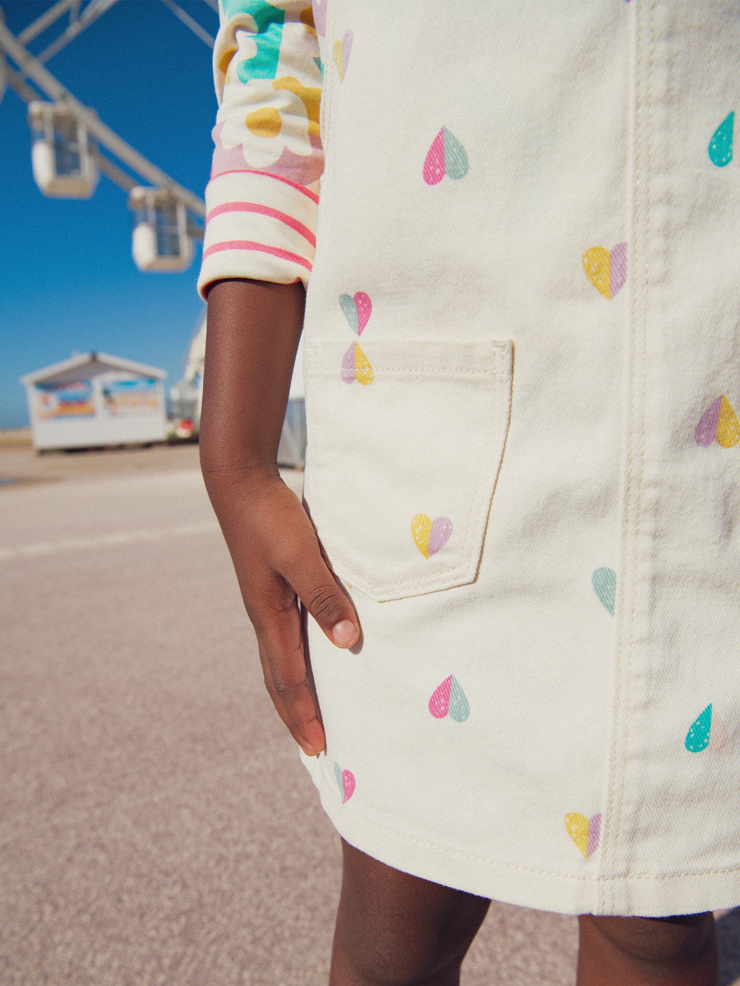 Herz-Muster Latzkleid für Mädchen