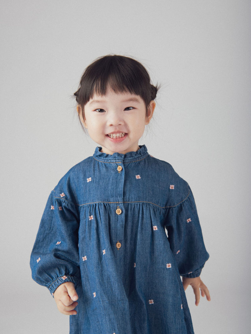 Leichtes Denim-Kleid mit Blumenstickerei für Baby-Mädchen