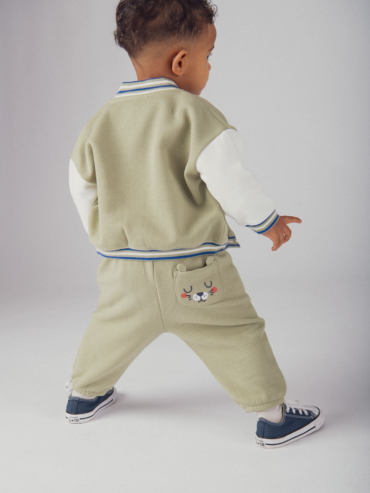 Sportliche khaki Hosen mit Tiger für Baby Jungen