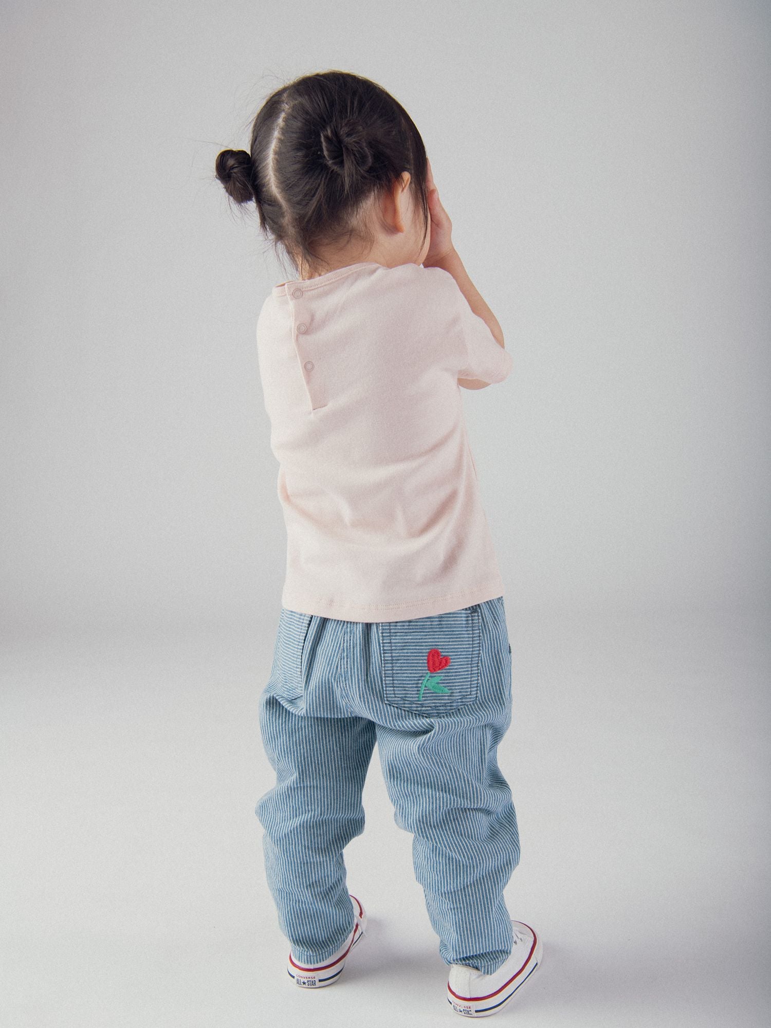 Pantalon rayé en denim avec broderies fleurs pour bébé fille