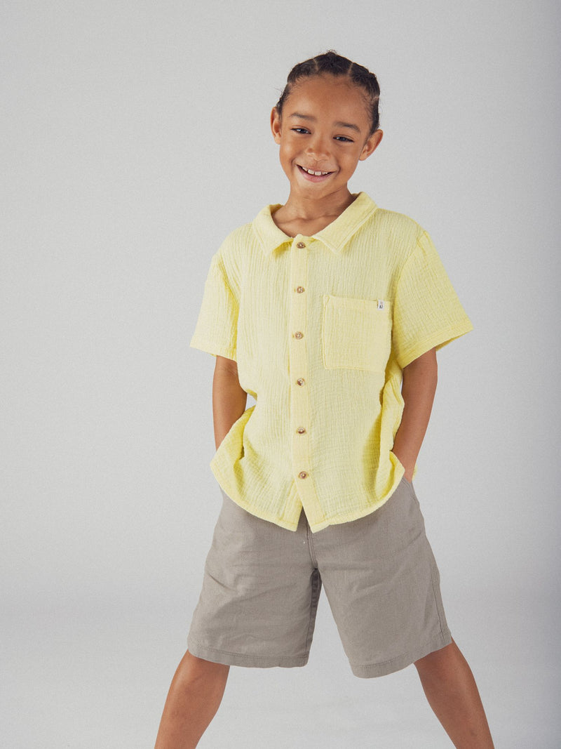 Chemise jaune pâle à manches courtes pour garçon