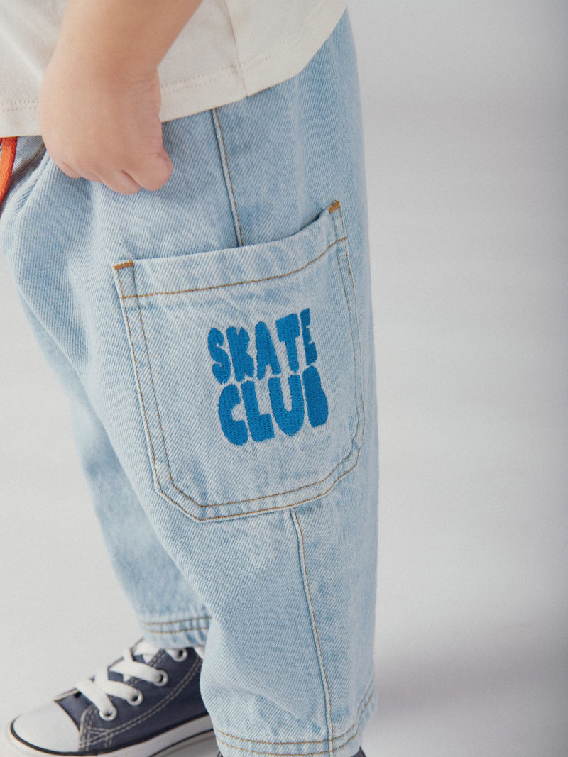 Helle Denim-Hose mit "Skate Party"-Schnürung für Babyjungen