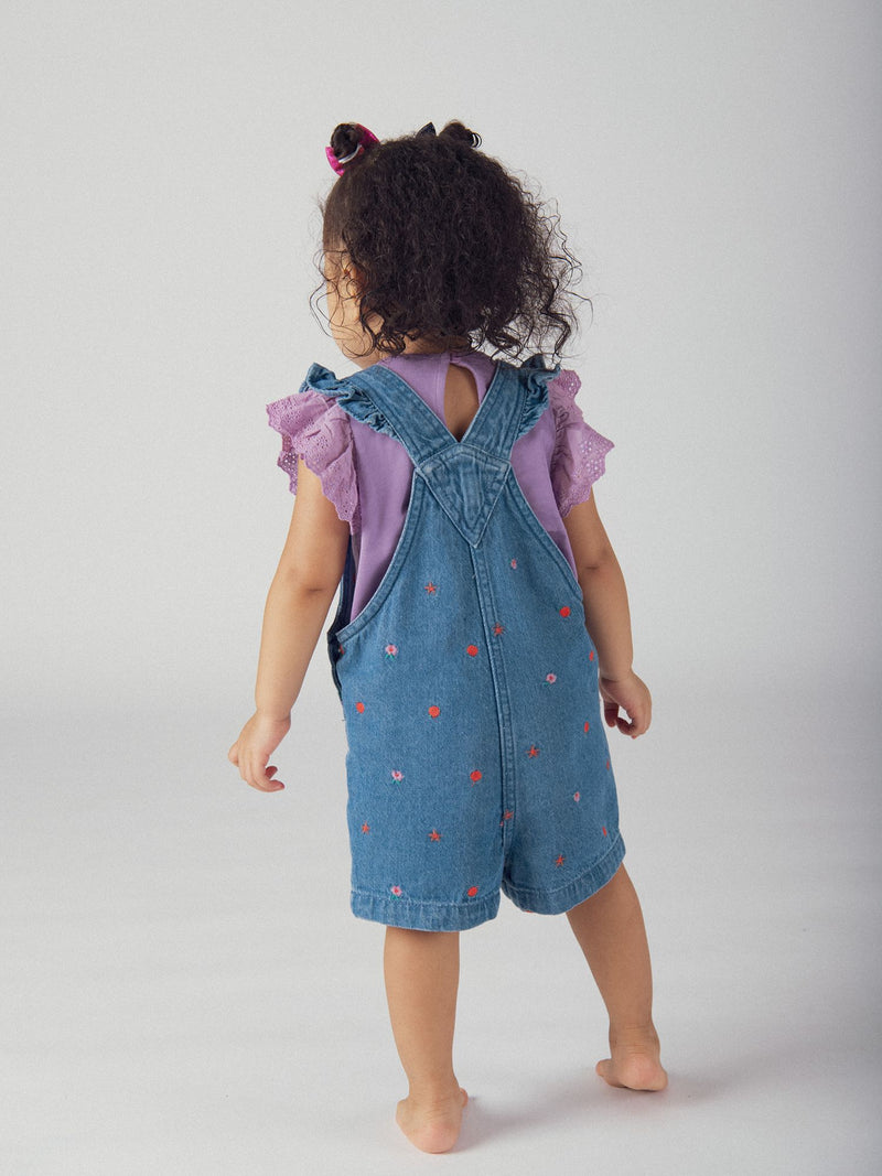 Kurze Latzhose aus Denim mit floralen und fruchtigen Stickereien für Mädchen