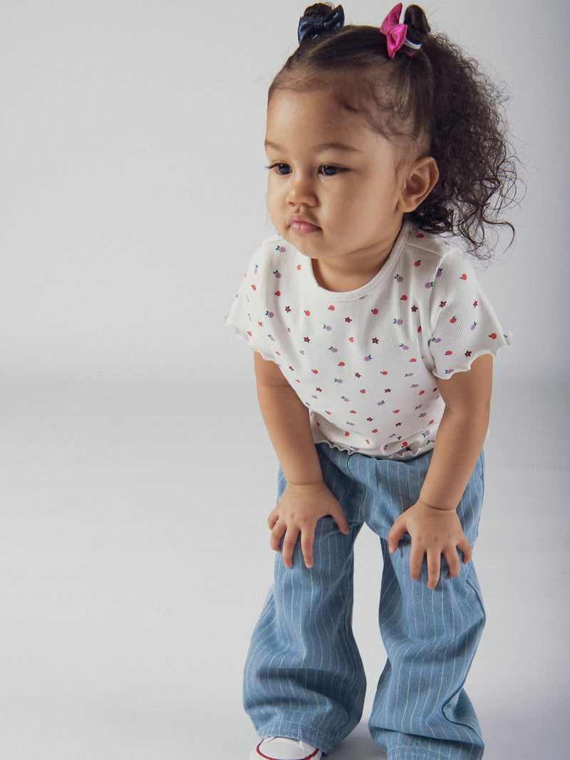 Weißes T-Shirt mit kurzen Ärmeln und floralem Allover-Druck für Babymädchen