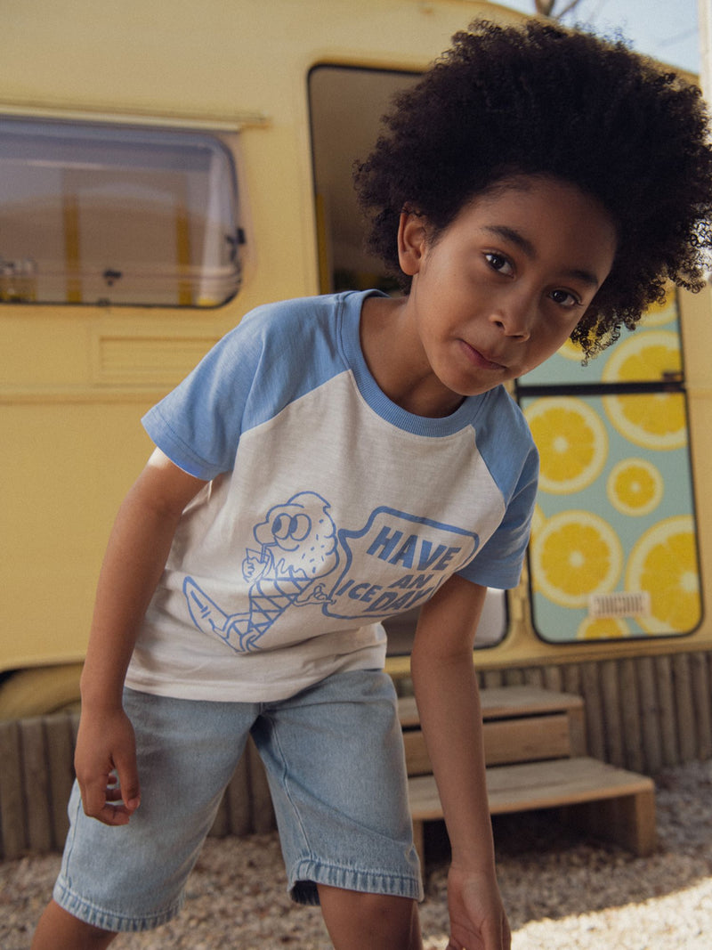 Ecru T-Shirt mit kontrastierenden Ärmeln und Eis-Animation für Jungen