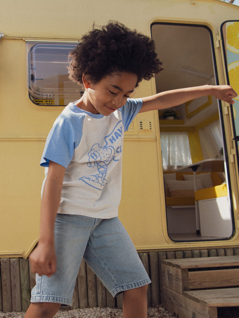 Ecru T-Shirt mit kontrastierenden Ärmeln und Eis-Animation für Jungen