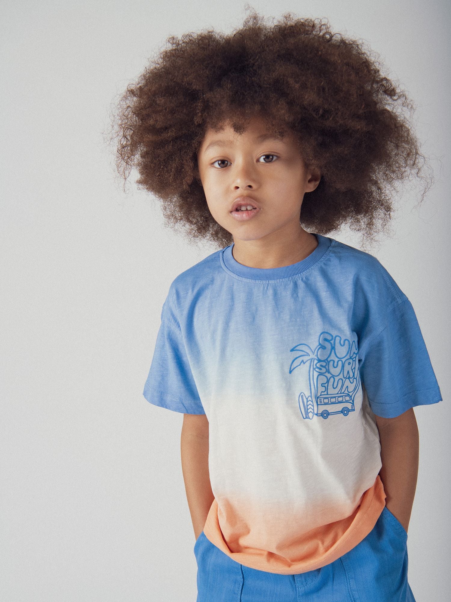 Blau und orange gefärbtes T-Shirt für Jungen