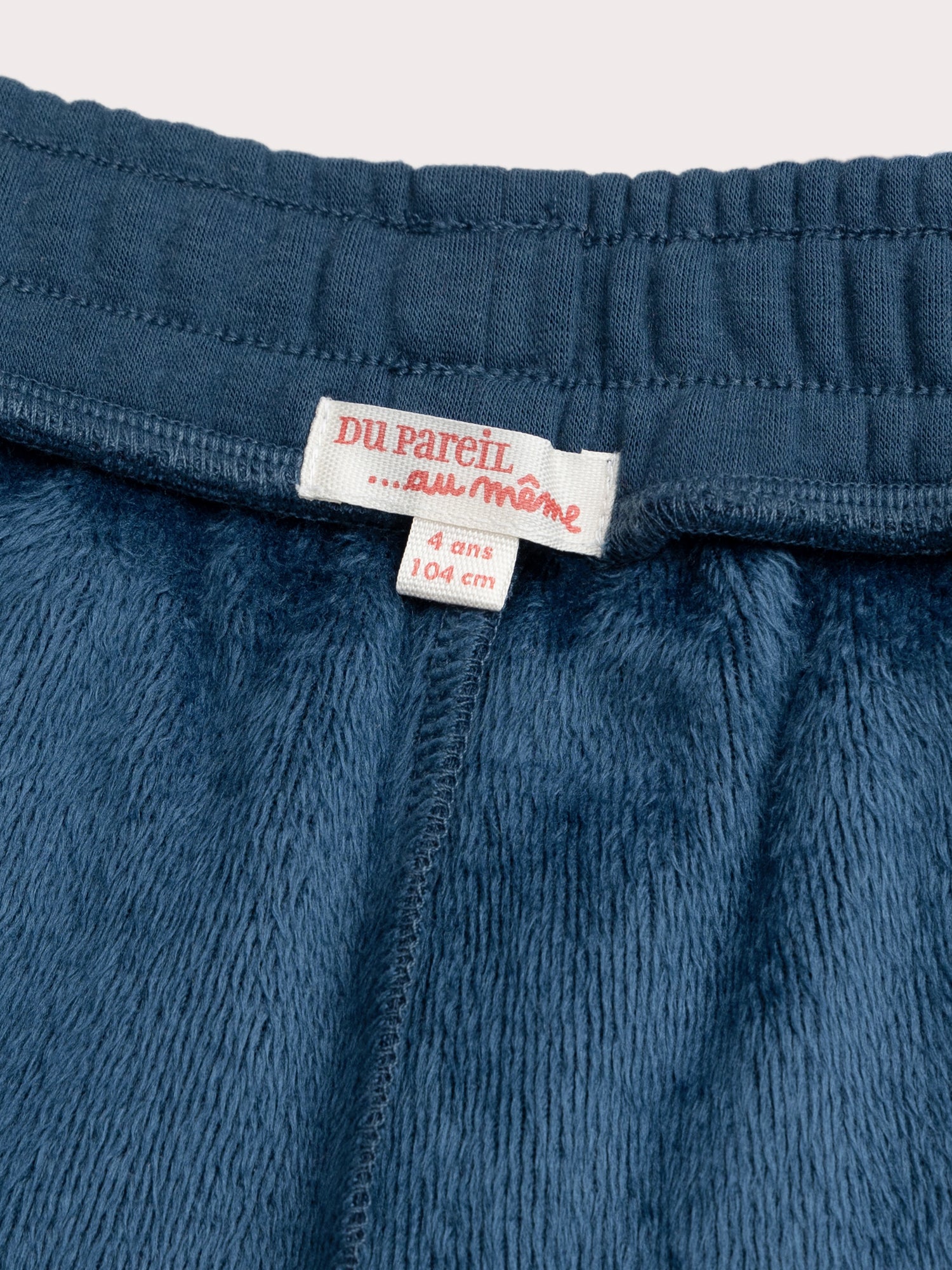 Blauer Jogginganzug aus flauschigem Stoff