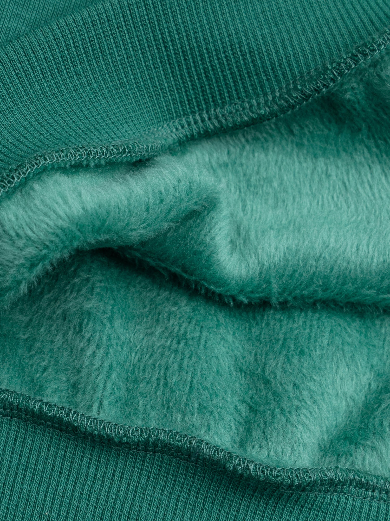 Fleece Sweatshirt mit Hirsch-Animation aus Pailletten und Stickereien