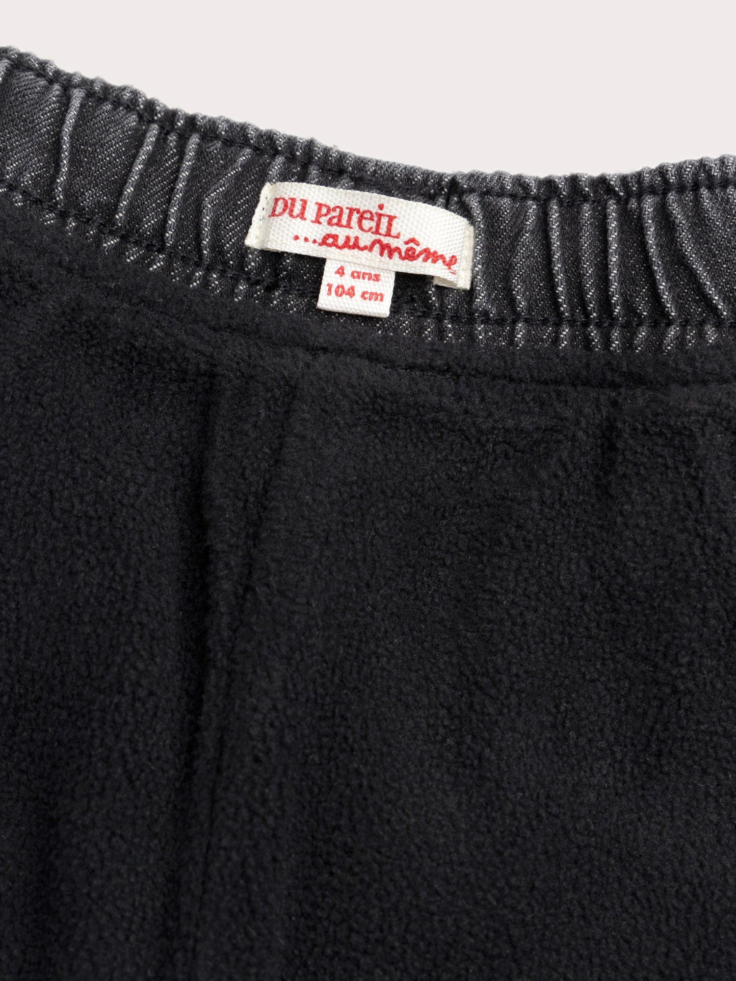 Warmes graues gefüttertes Jeans