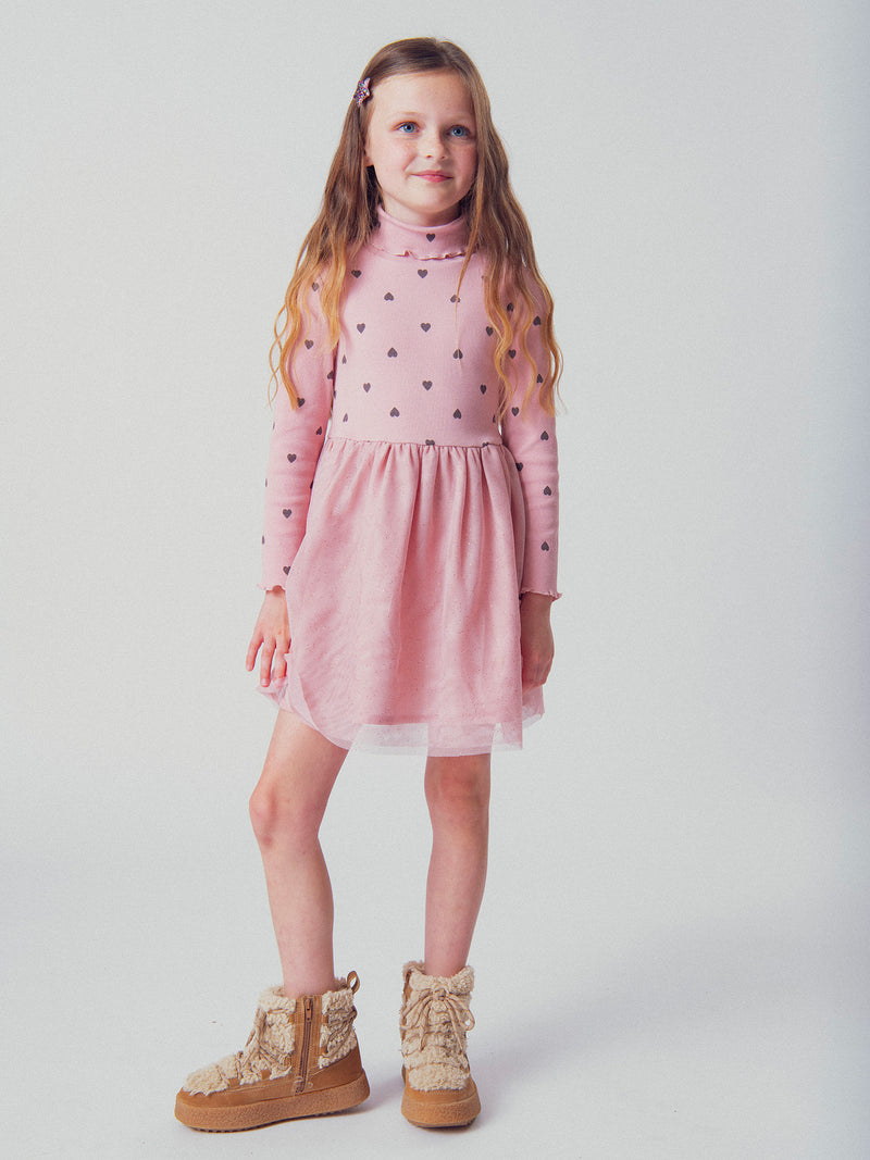 Rosa Kleid aus zwei Materialien mit Herzmuster