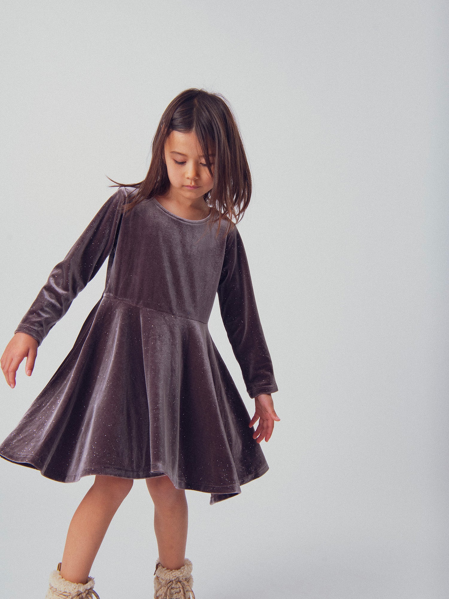 Kleid aus glattem Glitzer-Velours