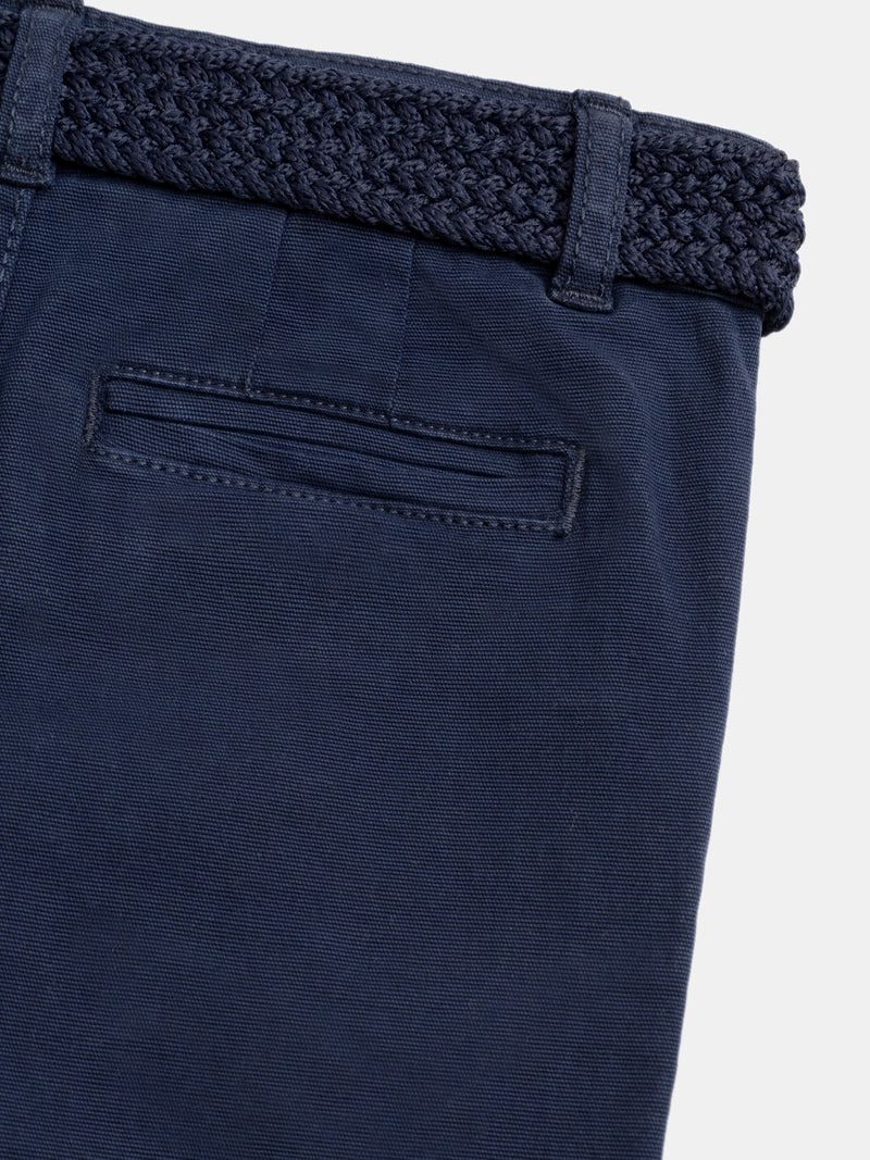 Dunkelblaue Bermuda-Shorts mit Gürtel für Jungen