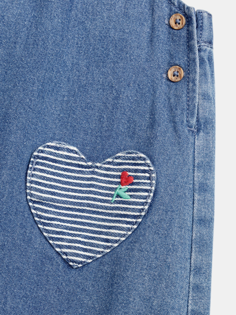 Denim-Overalls mit bestickten Herz-Taschen für Mädchen