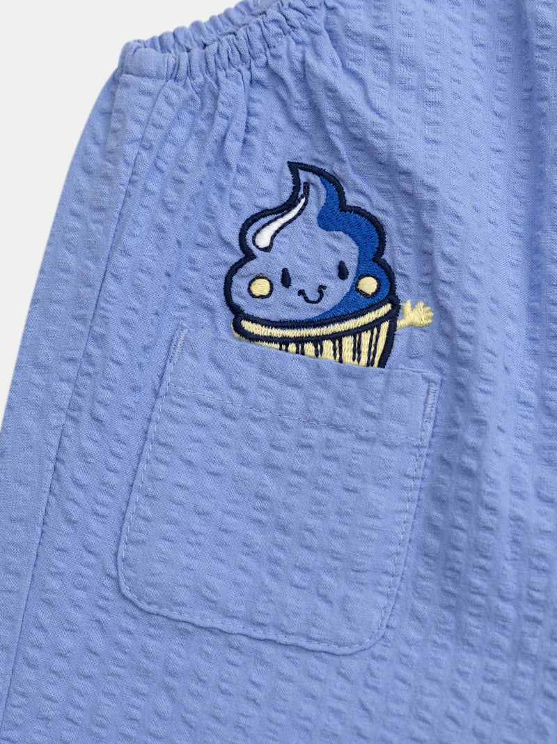 Kurze blaue Latzhose für Jungen
