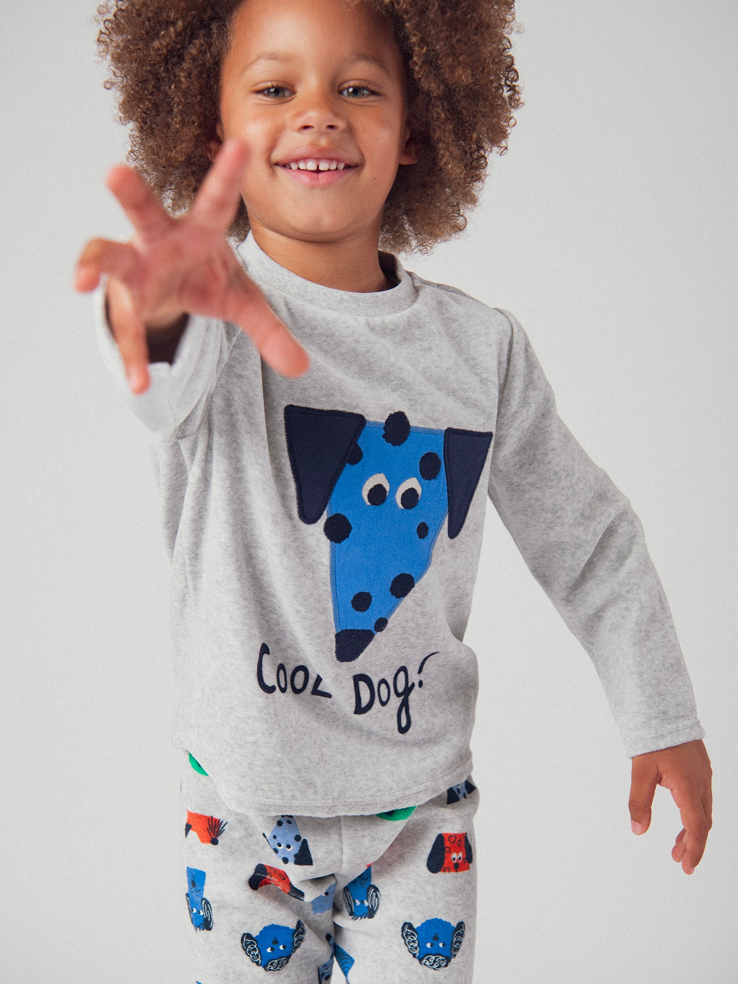 Zweiteiliger grauer 'Cool Dog' Pyjama für Jungen