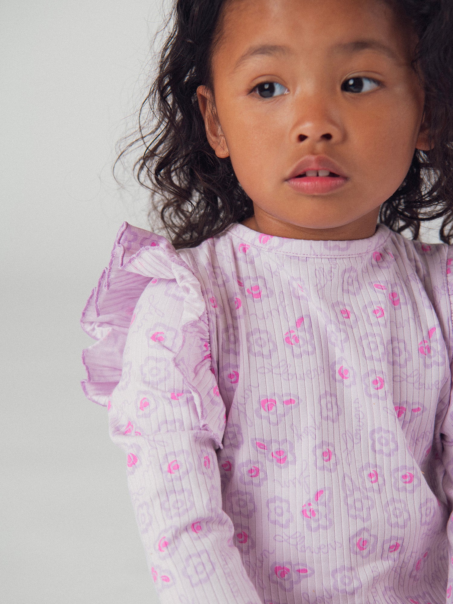 Lila Overall mit Blütenmuster für Mädchen