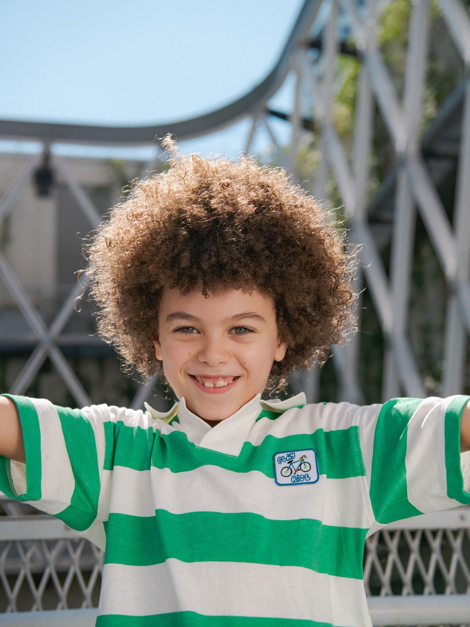 Ecru Polo T-Shirt mit grünen Streifen für Jungen