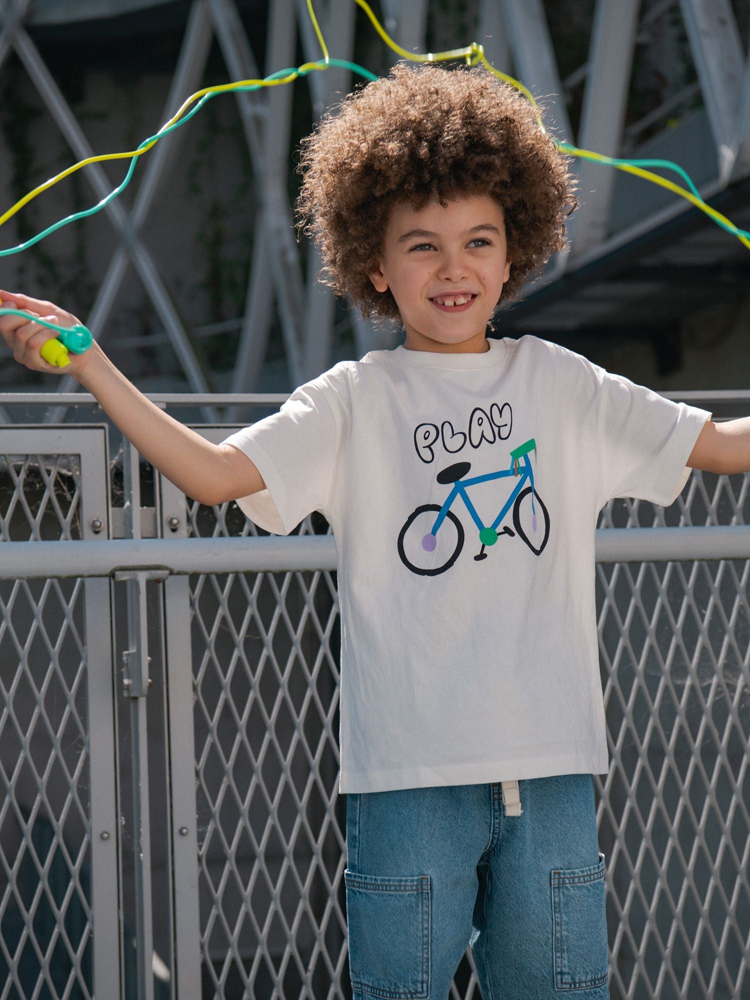 Ecru T-Shirt mit Fahrrad-Applikation für Jungen