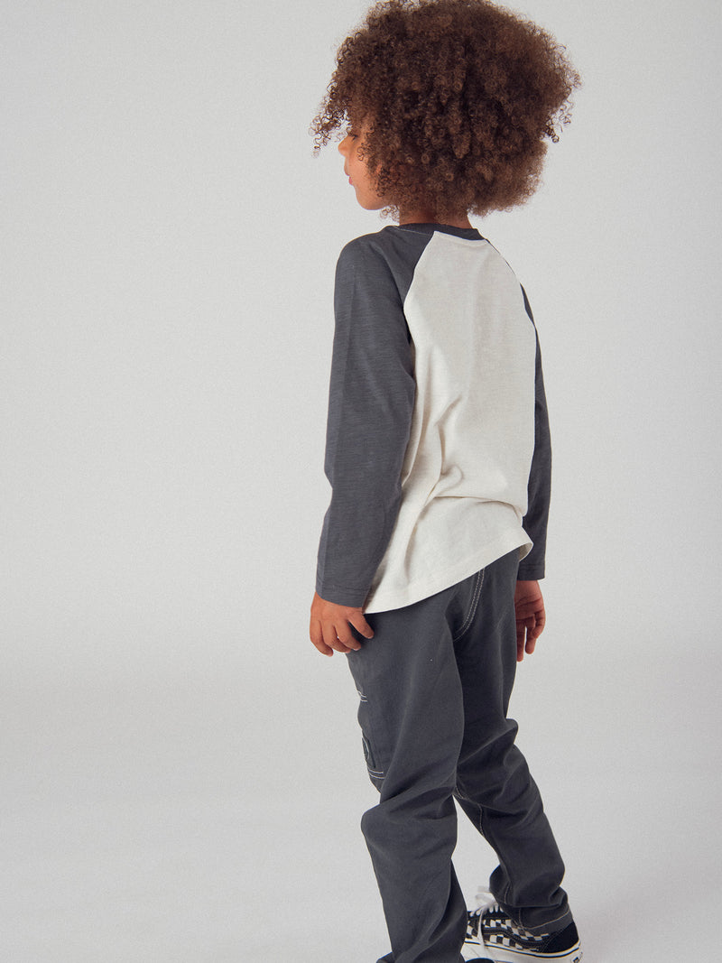 Ecru T-Shirt mit kontrastierenden Ärmel und Dinosaurieranimation für Jungen