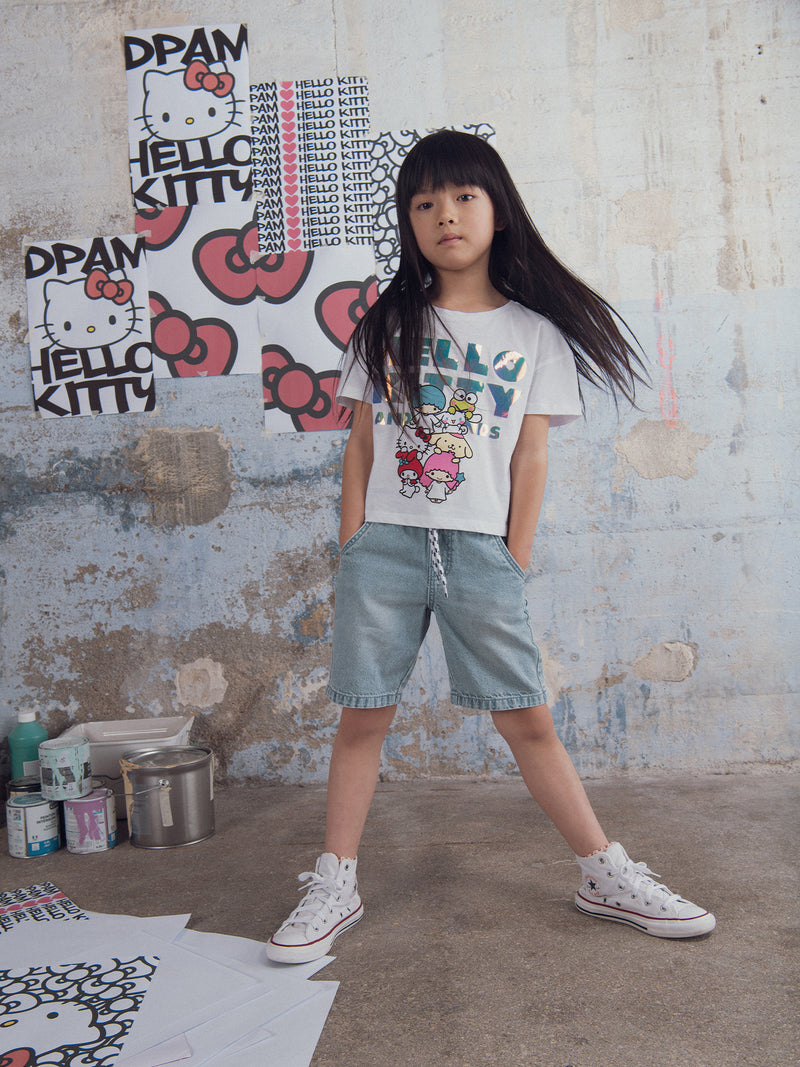 Weißes T-Shirt mit Hello Kitty und ihren Freunden