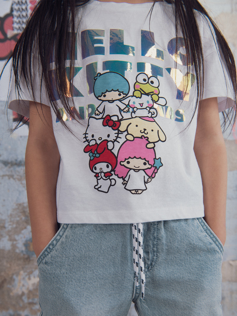 Weißes T-Shirt mit Hello Kitty und ihren Freunden
