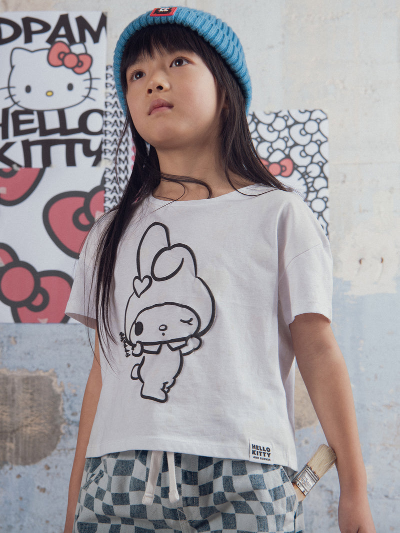 Weißes T-Shirt mit photochromischem Druck
