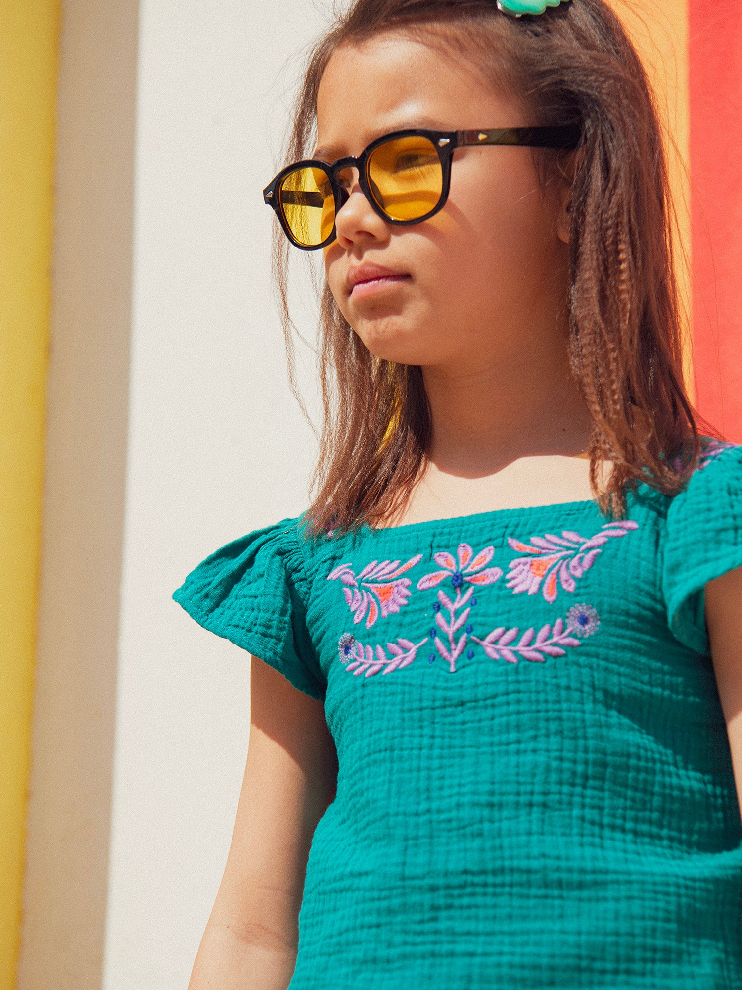 Grüne Bluse mit floralen Stickereien für Mädchen