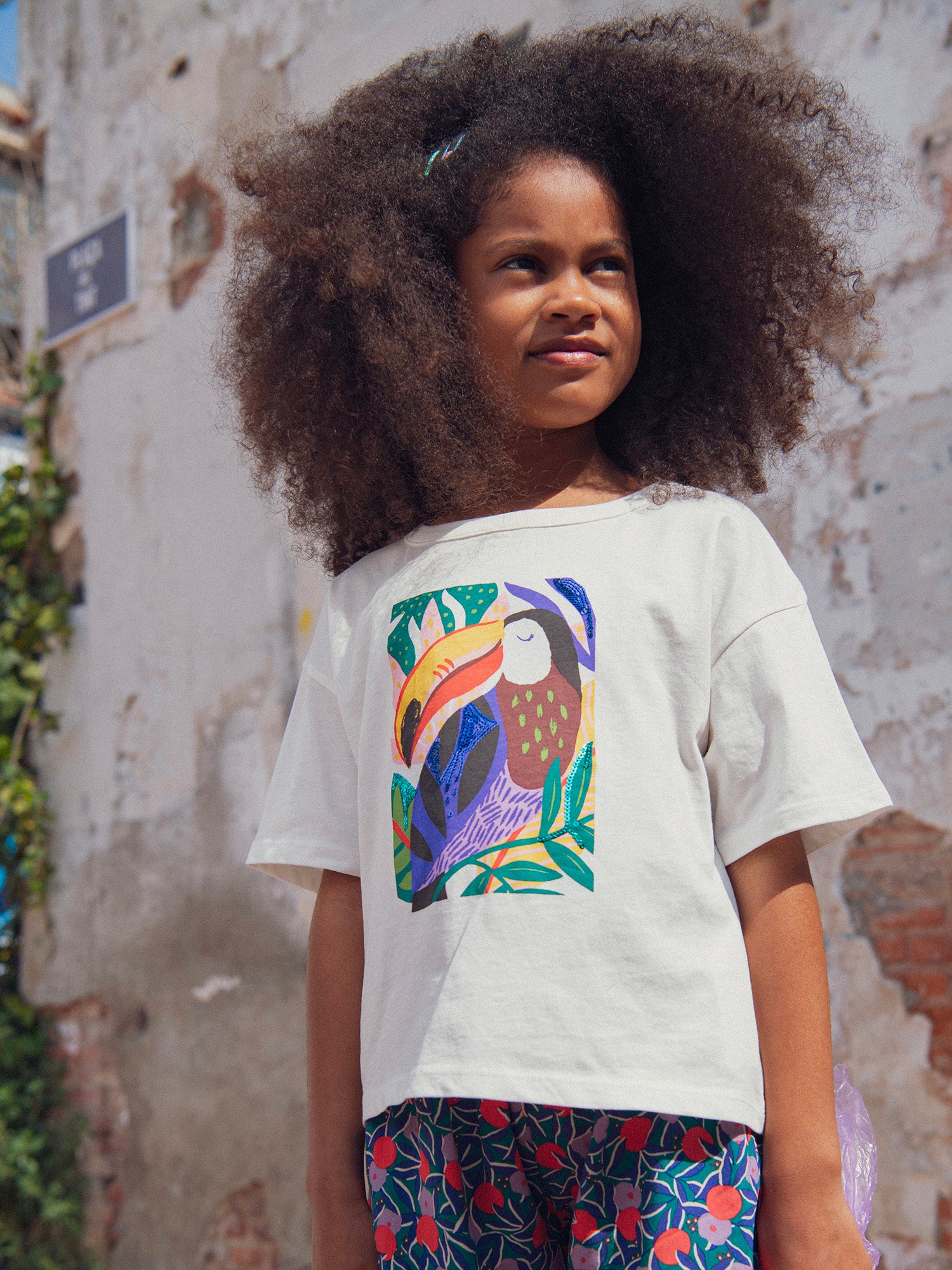 Ecru-T-Shirt mit Toucan-Animation für Mädchen