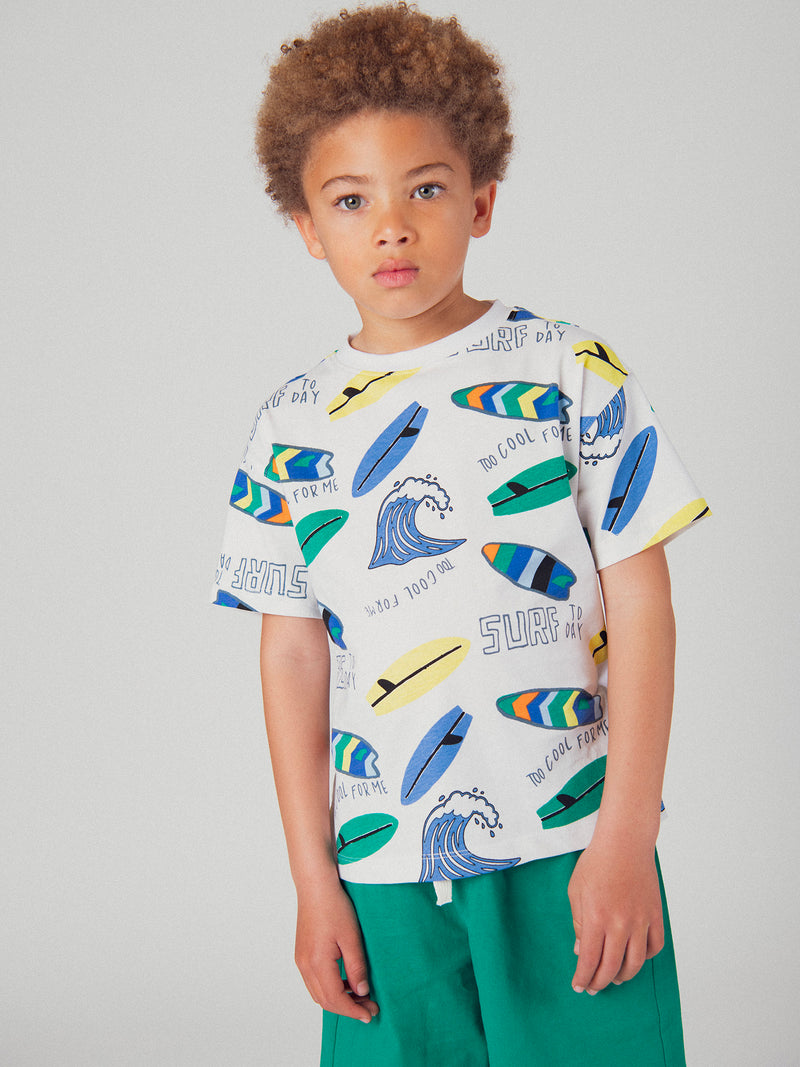 Weißes T-Shirt und grünes Shorts Set mit Druck für Jungen